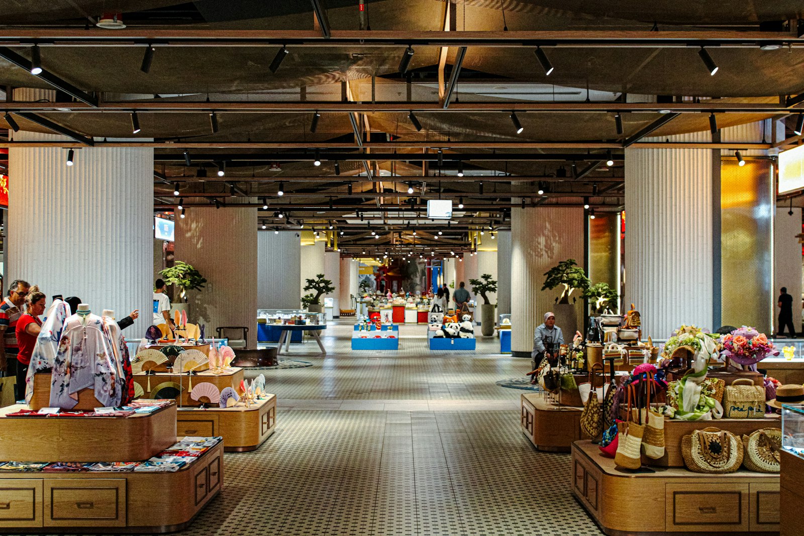 Commercial electrical contractor for retail stores in Chicago